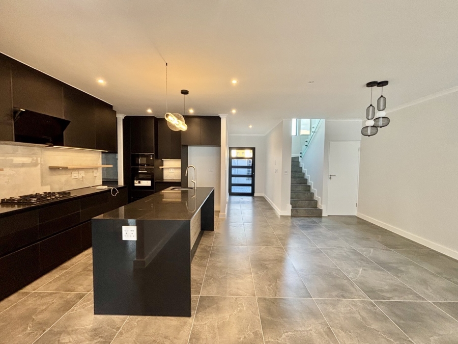 To Let 4 Bedroom Property for Rent in Sandown Western Cape